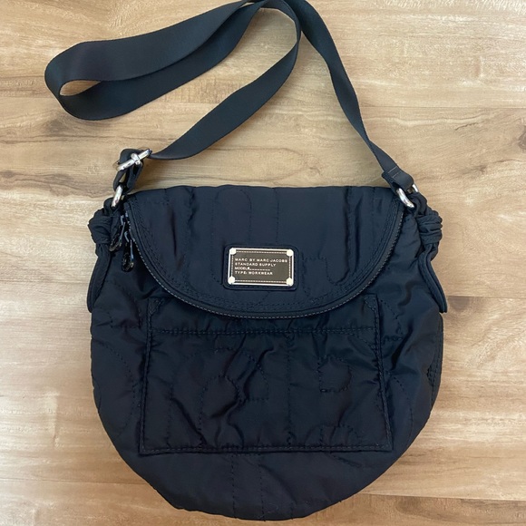 Marc Jacobs Handbags - Marc Jacobs Black Quilted Crossbody Nylon Messenger Bag Zip Pocket Snap